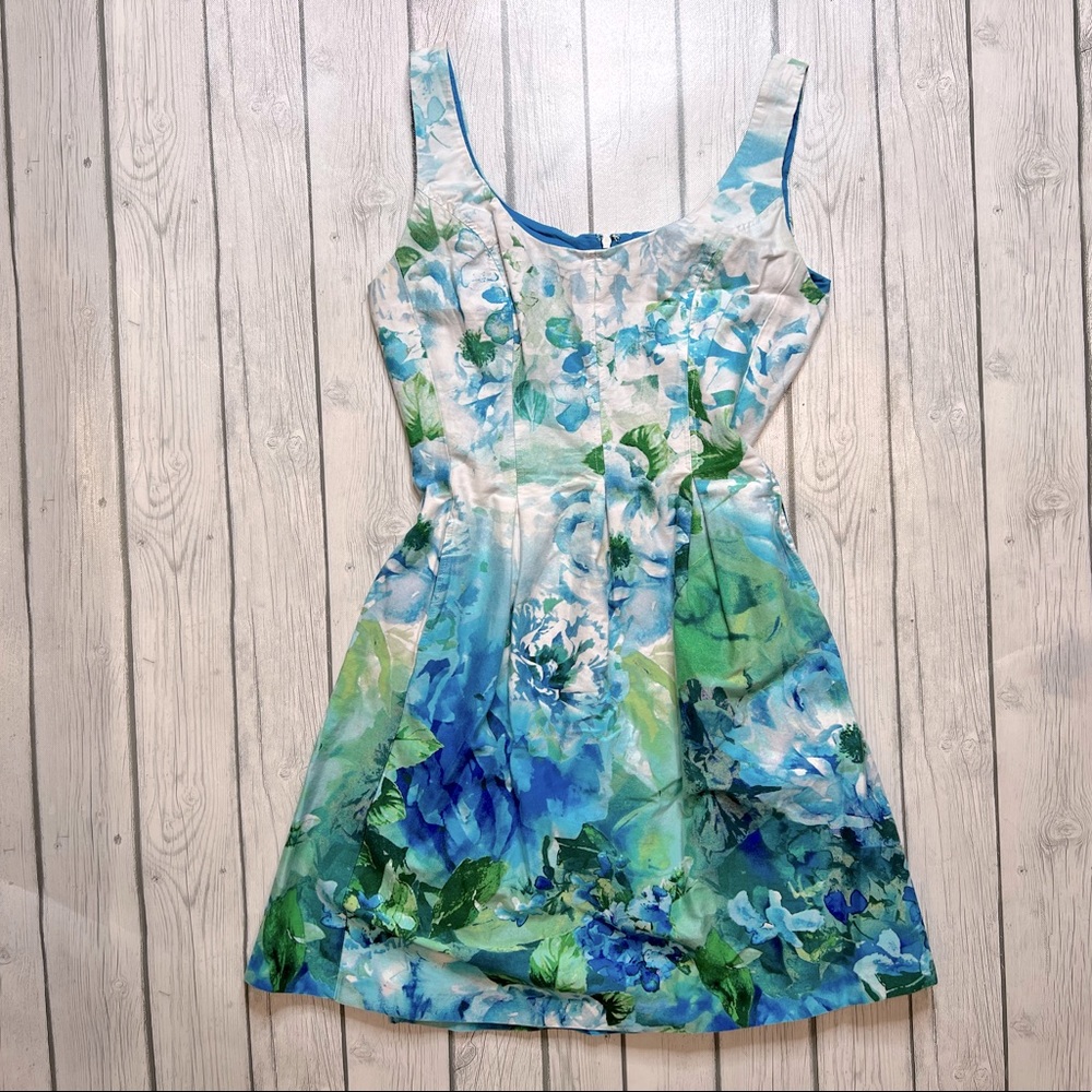 Nine West size 6 swing skirt floral blue dress
